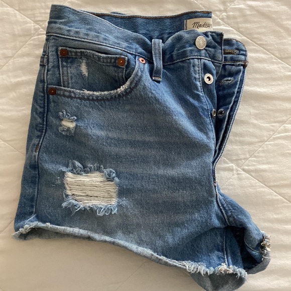 Madewell relaxed fit denim shorts size 28 (runs a little big-see measurements) - Picture 3 of 6